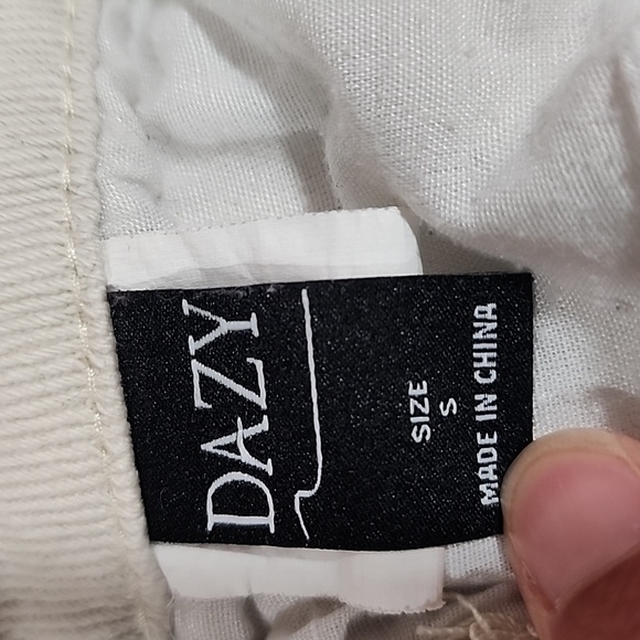 Like new white DAZY jeans size s - Picture 6 of 6